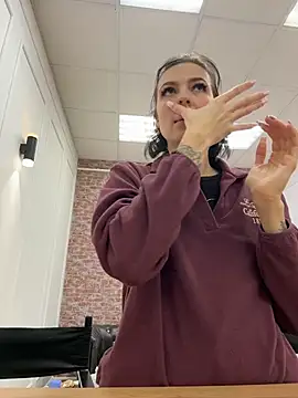 Snapshot of EmmaStarkk chatting on November 10, 2025, 11:31 am EmmaStarkk online show from November 10, 2025, 11:31 am