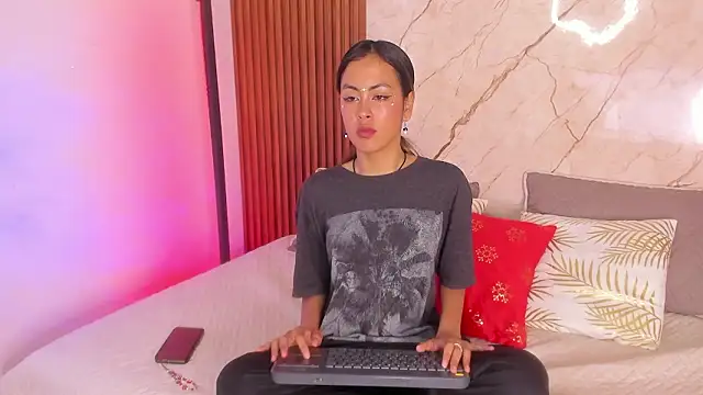 Snapshot of Susy_spark chatting on January 17, 2026, 12:48 am Susy spark online show from January 17, 2026, 12:48 am