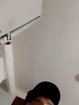 Snapshot of Dropepe1995 chatting on October 23, 2025, 2:05 pm Dropepe1995 online show from October 23, 2025, 2:05 pm