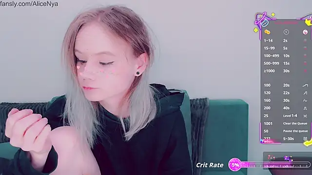 Snapshot of AliceNya_cute chatting on October 16, 2025, 4:35 am AliceNya cute online show from October 16, 2025, 4:35 am