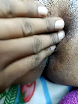 Snapshot of Romantic_couple89 chatting on November 11, 2025, 4:29 pm Romantic couple89 online show from November 11, 2025, 4:29 pm