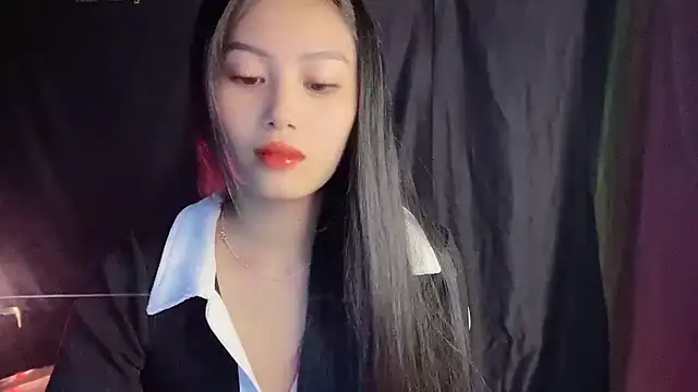 Snapshot of Lyly4757 chatting on October 9, 2025, 11:03 pm Lyly4757 online show from October 9, 2025, 11:03 pm