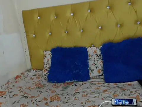 LeehXXY online show from November 7, 2025, 7:47 pm