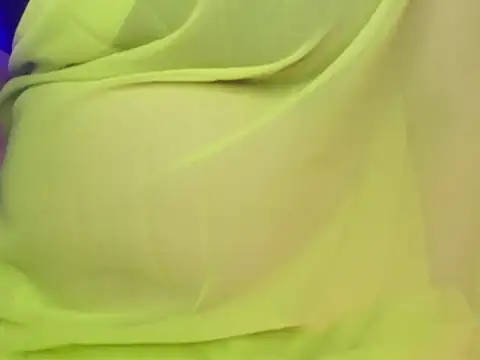 Snapshot of _Ameera_ chatting on October 19, 2025, 3:01 pm Ameera online show from October 19, 2025, 3:01 pm