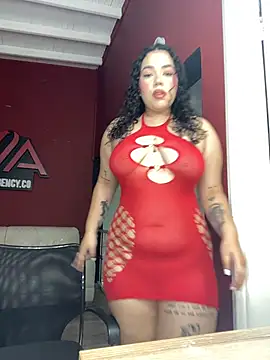 krisstenSantos online show from November 26, 2025, 12:28 pm