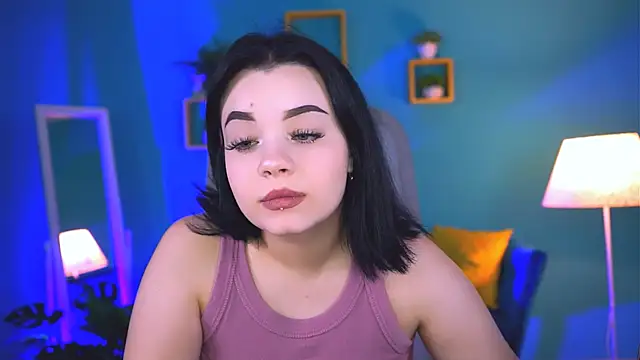 Snapshot of leslierowe_ chatting on October 5, 2025, 8:29 pm leslierowe online show from October 5, 2025, 8:29 pm