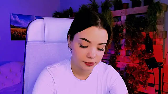 Snapshot of leslierowe_ chatting on October 20, 2025, 7:58 pm leslierowe online show from October 20, 2025, 7:58 pm