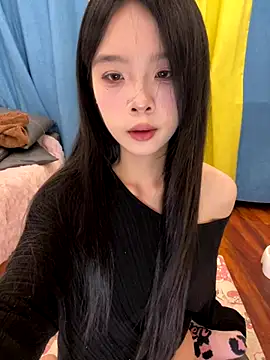 qiqi x online show from November 17, 2025, 2:23 pm