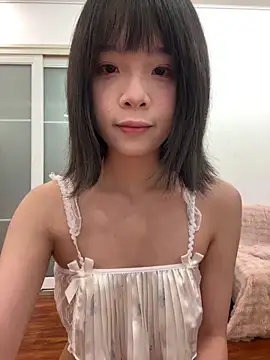 qiqi x online show from April 6, 2026, 2:40 pm