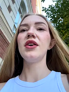 Snapshot of MilaMoone chatting on September 23, 2025, 10:29 am MilaMoone online show from September 23, 2025, 10:29 am