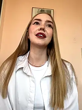 Snapshot of MilaMoone chatting on September 24, 2025, 11:35 am MilaMoone online show from September 24, 2025, 11:35 am