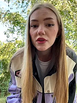 Snapshot of MilaMoone chatting on September 28, 2025, 10:09 am MilaMoone online show from September 28, 2025, 10:09 am