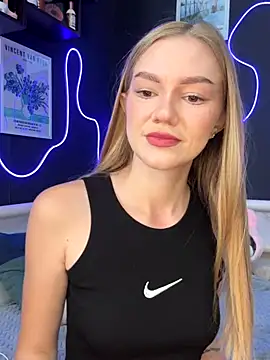 Snapshot of MilaMoone chatting on October 29, 2025, 10:39 am MilaMoone online show from October 29, 2025, 10:39 am