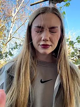 Snapshot of MilaMoone chatting on November 3, 2025, 11:22 am MilaMoone online show from November 3, 2025, 11:22 am