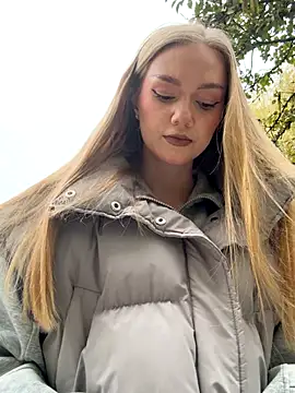 Snapshot of MilaMoone chatting on November 10, 2025, 12:37 pm MilaMoone online show from November 10, 2025, 12:37 pm