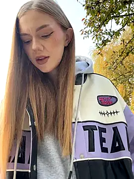 Snapshot of MilaMoone chatting on November 15, 2025, 10:34 am MilaMoone online show from November 15, 2025, 10:34 am