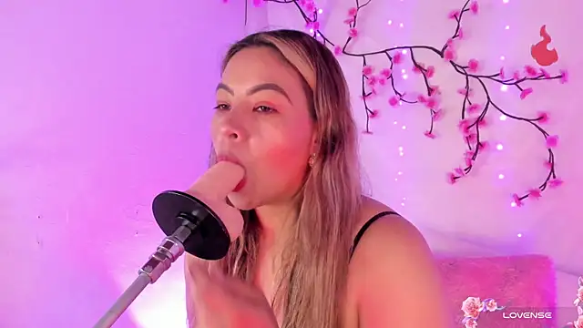 chubbyZoe online show from October 9, 2025, 2:37 pm