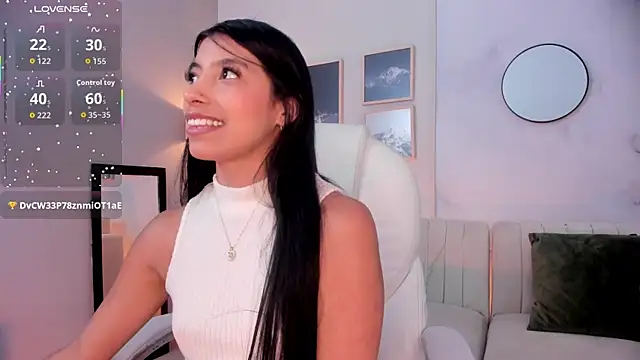 Tiffany Low online show from November 21, 2025, 3:22 pm