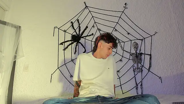 Snapshot of j_martony chatting on October 23, 2025, 12:04 pm j martony online show from October 23, 2025, 12:04 pm