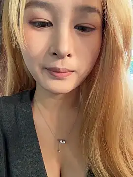 yuki june online show from November 25, 2025, 9:09 am