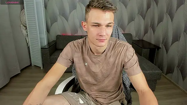 AdamGold01 online show from October 16, 2025, 7:26 pm