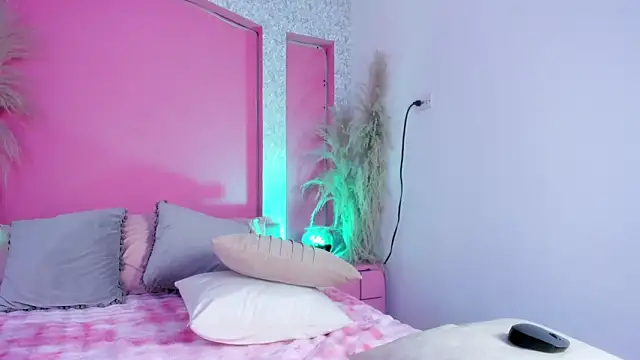 Peytonn Monroe online show from February 7, 2026, 7:50 pm