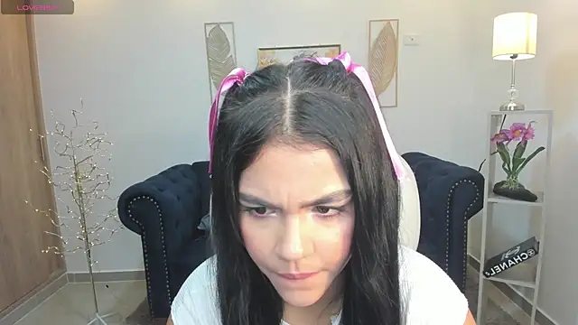 Snapshot of Mila_blaze chatting on November 3, 2025, 12:24 am Mila blaze online show from November 3, 2025, 12:24 am