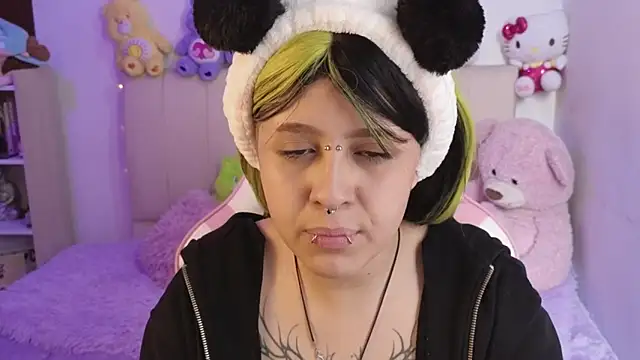 NekoWaifu online show from May 22, 2026, 2:44 pm