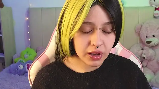 NekoWaifu online show from June 11, 2026, 2:48 pm