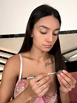 MiaKane99 online show from December 4, 2025, 4:33 am