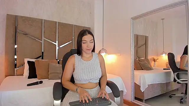 Megan-8 online show from March 1, 2026, 7:27 pm