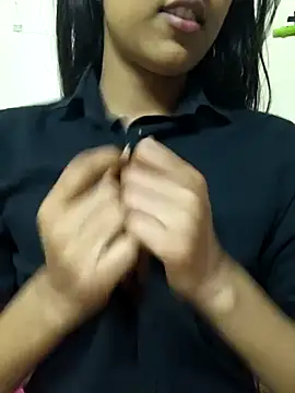 reetika6375 online show from February 10, 2026, 11:42 pm