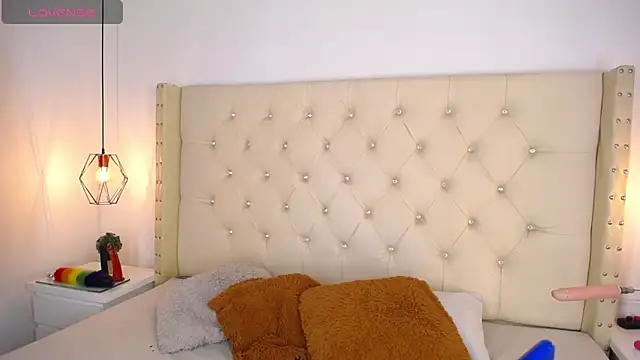 bycandy  online show from December 1, 2025, 1:38 pm