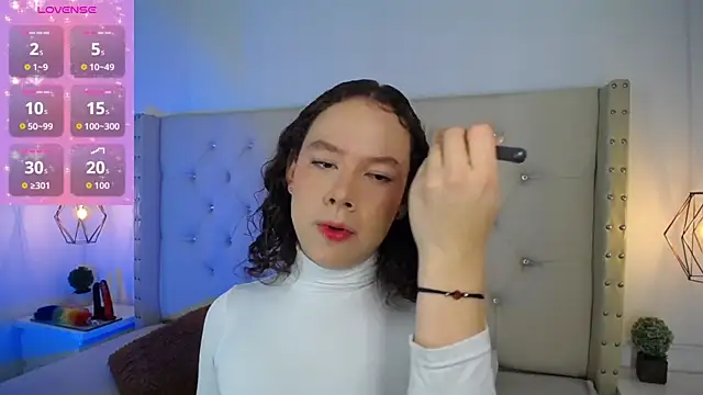 bycandy  online show from December 3, 2025, 1:09 pm