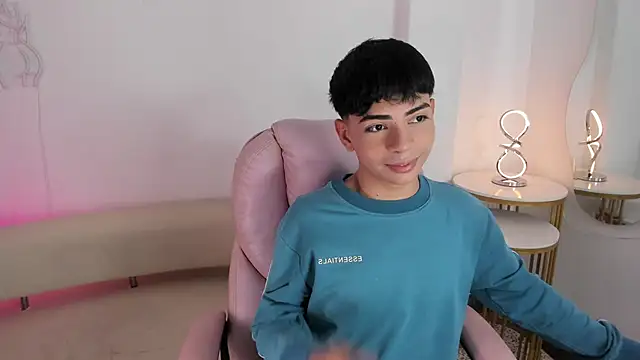 Snapshot of Peter_chase chatting on September 29, 2025, 6:02 pm Peter chase online show from September 29, 2025, 6:02 pm