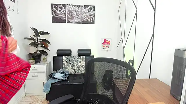 Angel-dragun online show from November 11, 2025, 7:36 pm