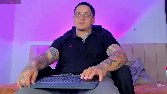 Snapshot of denis_munera chatting on September 19, 2025, 10:49 am denis munera online show from September 19, 2025, 10:49 am