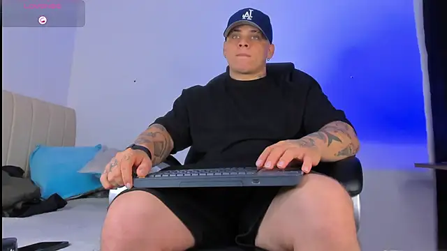 Snapshot of denis_munera chatting on October 19, 2025, 10:05 am denis munera online show from October 19, 2025, 10:05 am