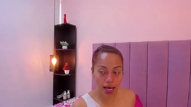 HoollyHendrix online show from November 12, 2025, 8:30 pm