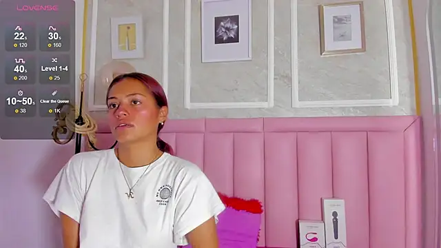 HoollyHendrix online show from February 6, 2026, 8:56 pm