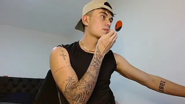 Snapshot of jaico_santos chatting on February 15, 2026, 11:23 pm jaico santos online show from February 15, 2026, 11:23 pm