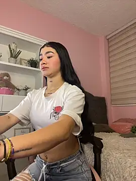 camila1 torres  online show from November 24, 2025, 11:26 pm