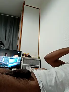 Snapshot of Mikaaa97 chatting on November 16, 2025, 5:18 pm Mikaaa97 online show from November 16, 2025, 5:18 pm