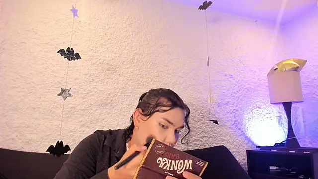 Snapshot of BlaerShadow_ chatting on October 21, 2025, 8:09 pm BlaerShadow online show from October 21, 2025, 8:09 pm