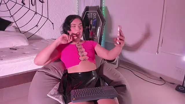 Snapshot of BlaerShadow_ chatting on October 27, 2025, 4:27 am BlaerShadow online show from October 27, 2025, 4:27 am