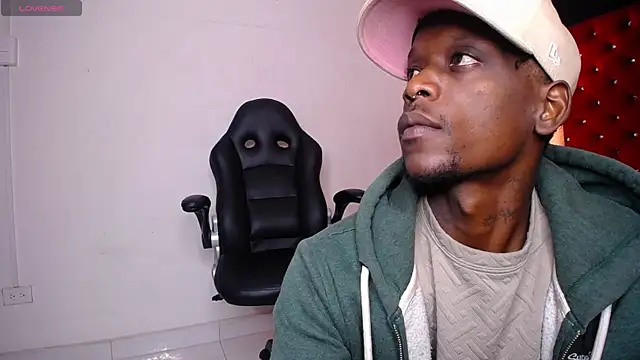 SkylerBigxxx online show from September 25, 2025, 3:54 am