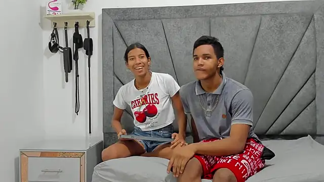 DaphnerANDrogerrr online show from November 8, 2025, 7:34 pm