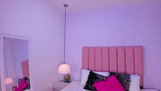 Amy Ferreira online show from November 11, 2025, 2:55 am