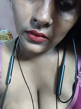 Jasmine Januja online show from July 9, 2026, 4:49 am