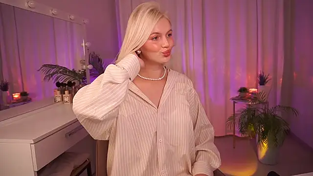 Amelia Wells online show from September 24, 2025, 5:44 am